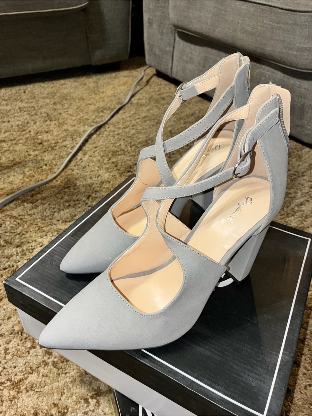 Women’s Pointed Toe Strappy Block Heel Pumps - Light Gray
